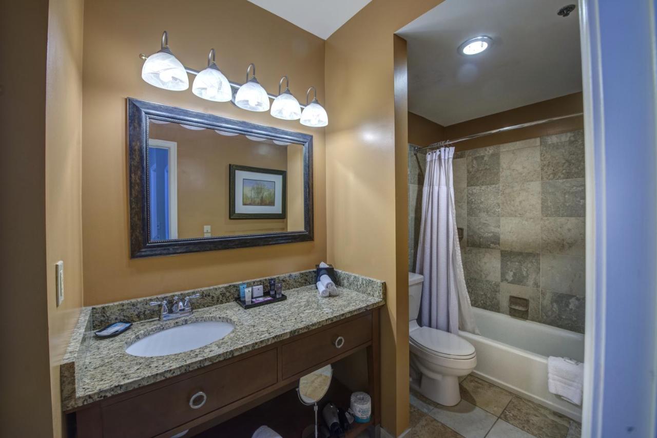 Standard Double Room at The Rockville Hotel, a Ramada by Wyndham