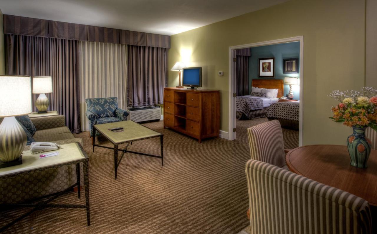 2 Double Beds, 1BR Mobility Accessible Suite, Bathtub w/ Grab Bars, Non-Smoking at The Rockville Hotel, a Ramada by Wyndham