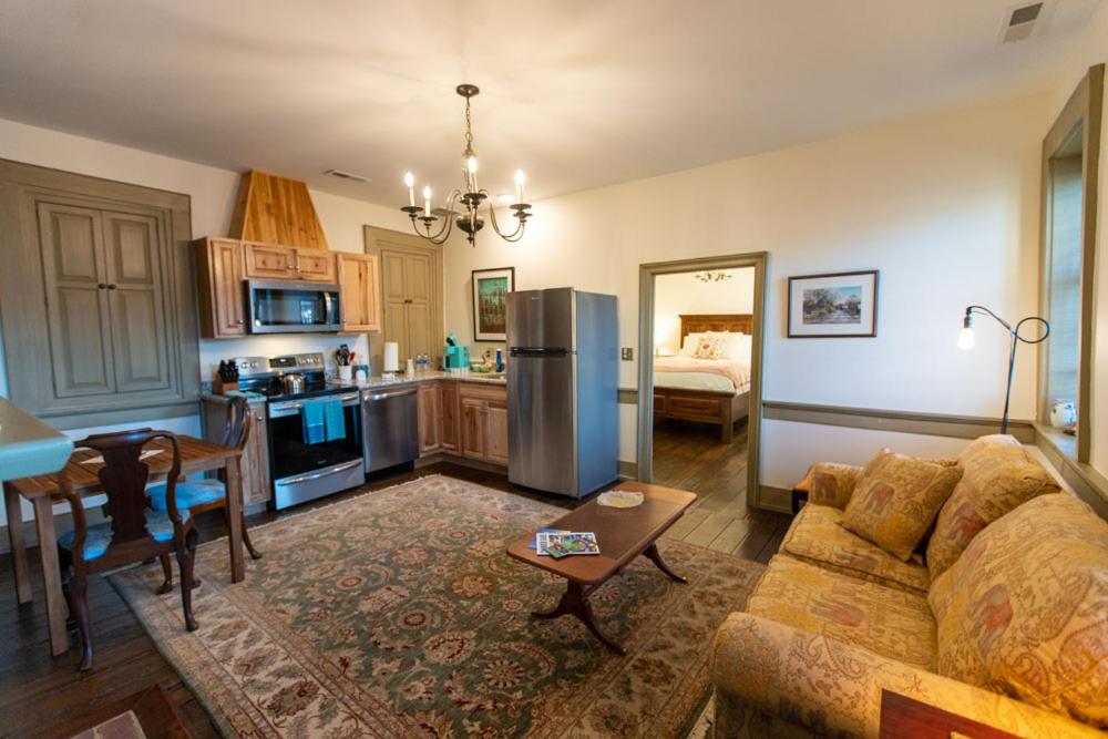 | Thomas Rose Inn