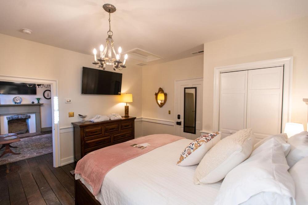 | Thomas Rose Inn