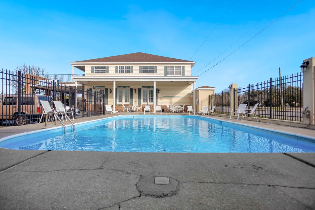  | Edgewater Inn - Biloxi Beach
