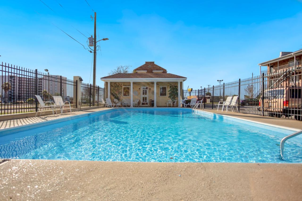  | Edgewater Inn - Biloxi Beach
