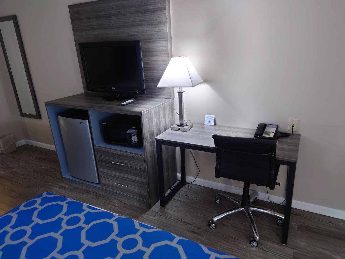 King Room - Non-Smoking at Baymont by Wyndham Adairsville