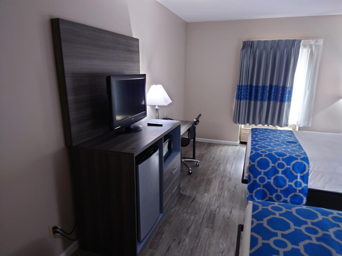 Queen Room with Two Queen Beds - Non-Smoking at Baymont by Wyndham Adairsville