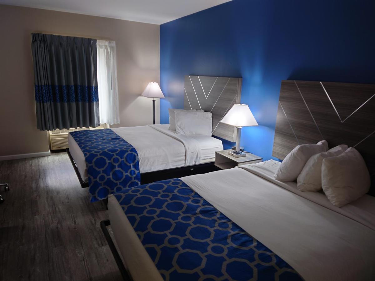 Queen Room with Two Queen Beds - Non-Smoking at Baymont by Wyndham Adairsville