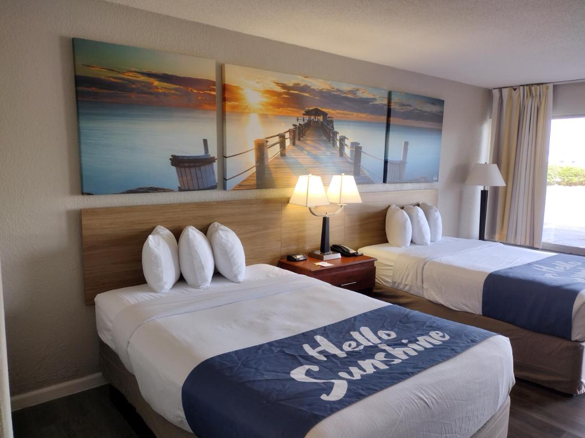 Deluxe Double Room with Two Double Beds - Non-Smoking at Days Inn by Wyndham Wildwood I-75