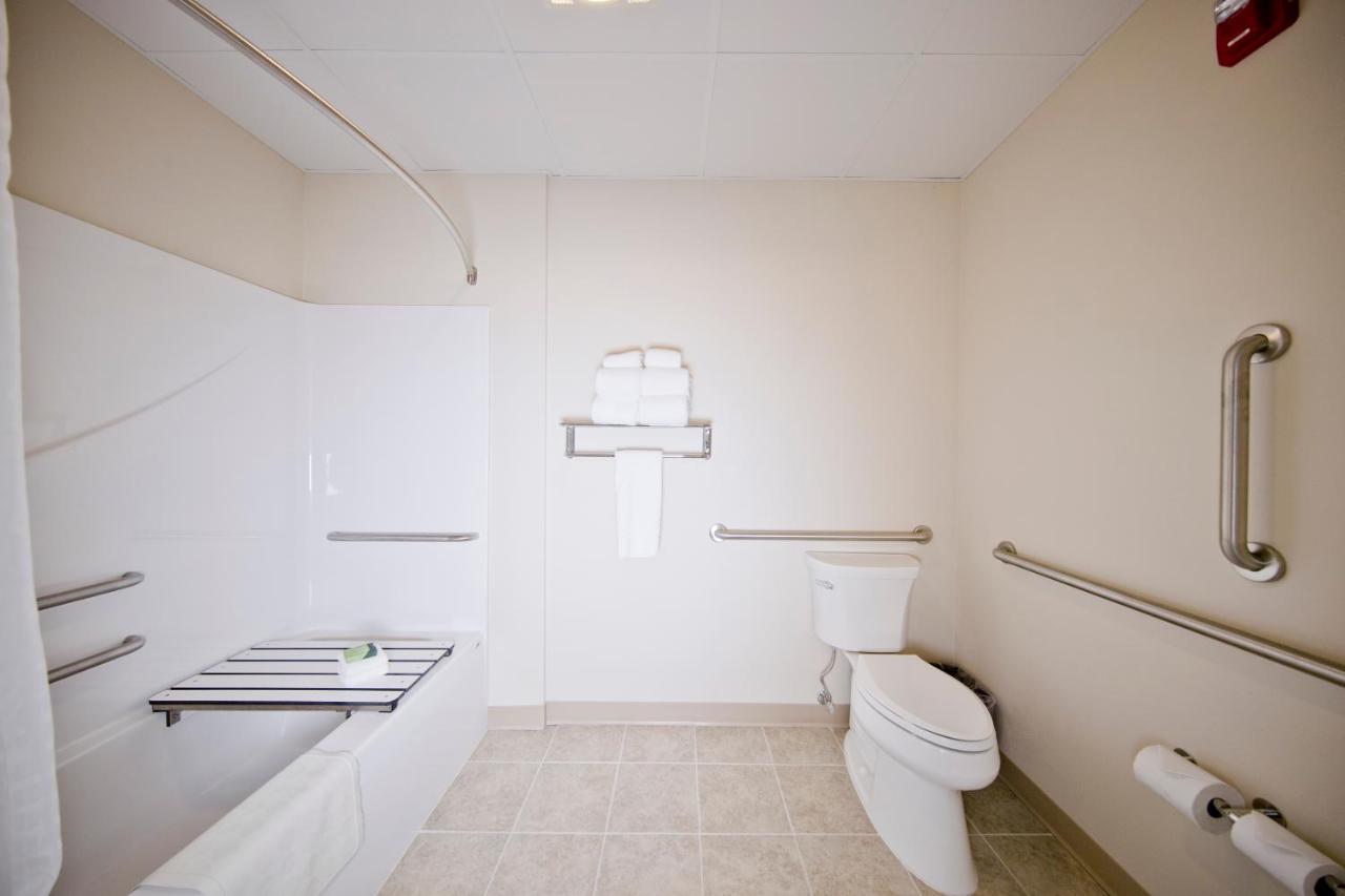 King Room - Disability Access at Cobblestone Inn & Suites - Clarinda