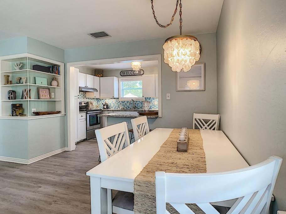 | PRIVATE POOL OASIS BY SIESTA KEY WITH YOGA RETREAT