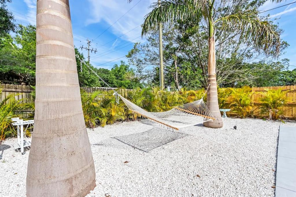 | PRIVATE POOL OASIS BY SIESTA KEY WITH YOGA RETREAT