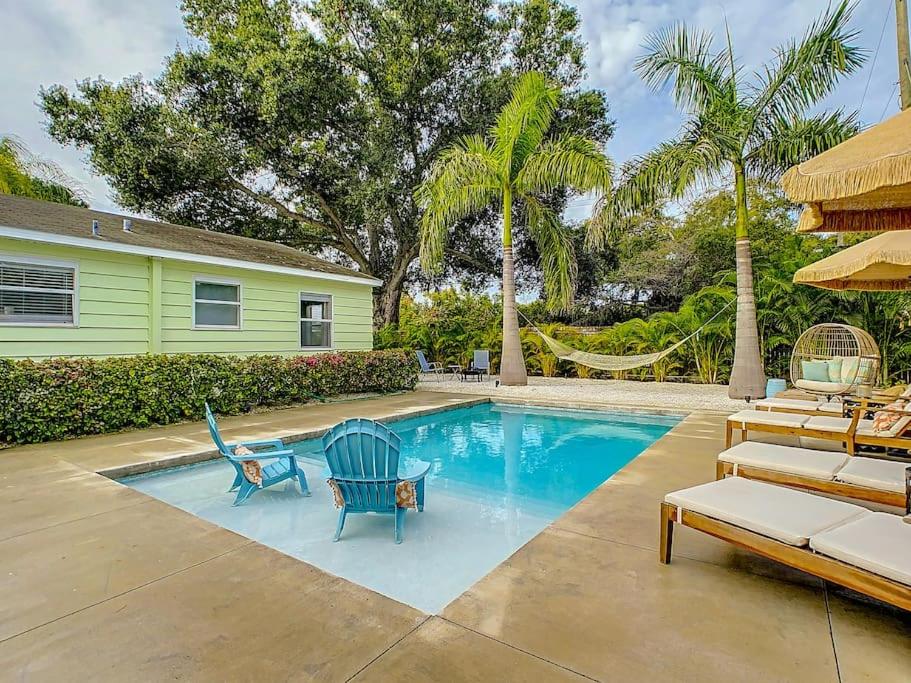 | PRIVATE POOL OASIS BY SIESTA KEY WITH YOGA RETREAT