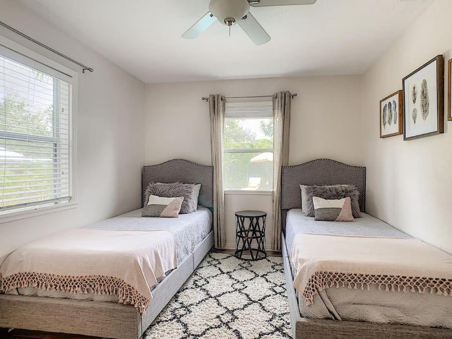 | PRIVATE POOL OASIS BY SIESTA KEY WITH YOGA RETREAT