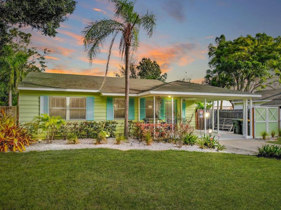 | PRIVATE POOL OASIS BY SIESTA KEY WITH YOGA RETREAT