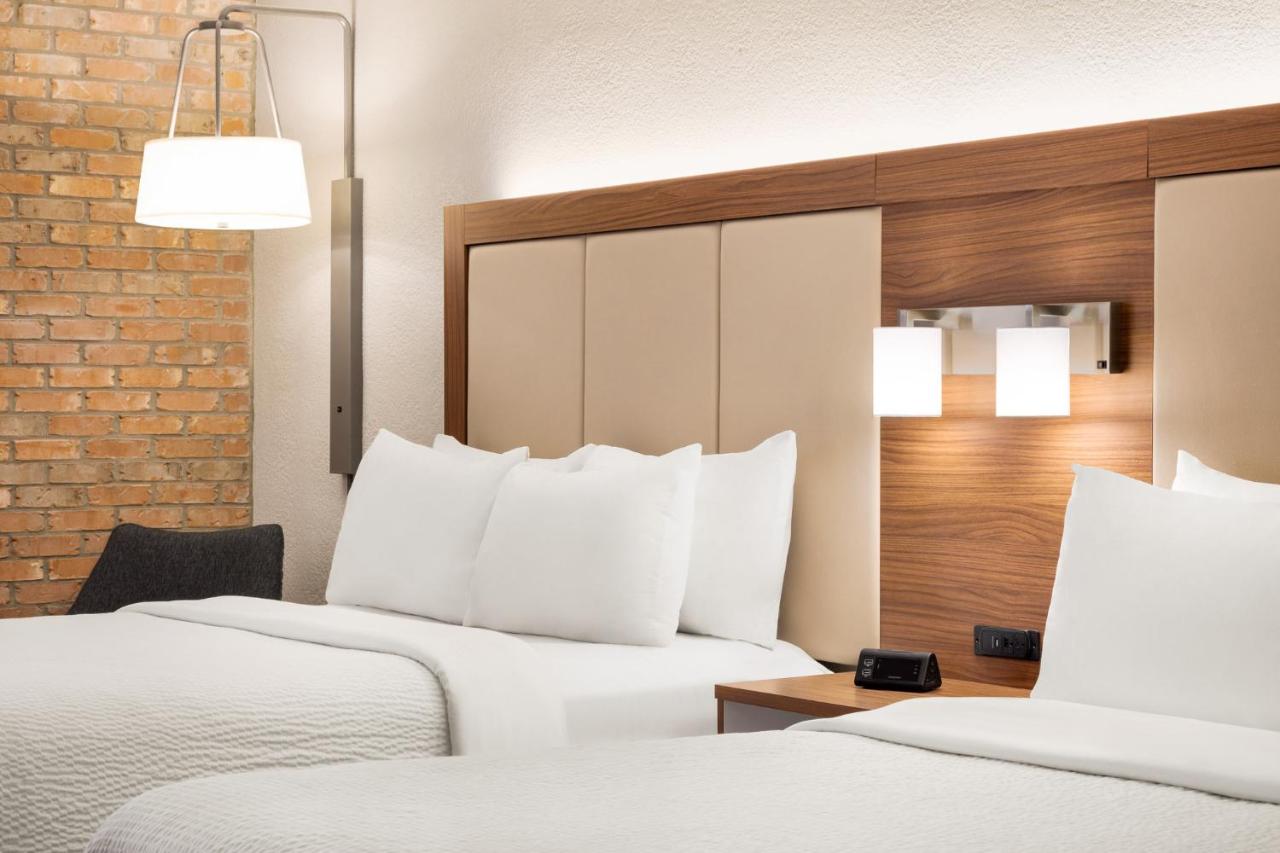 Queen Room with Hearing Accessible Roll In Shower - Non-Smoking at Holiday Inn Express San Antonio-Airport by IHG