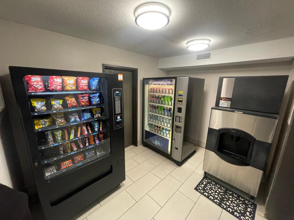 | Countryside Inn & Suites CB I80/I29.