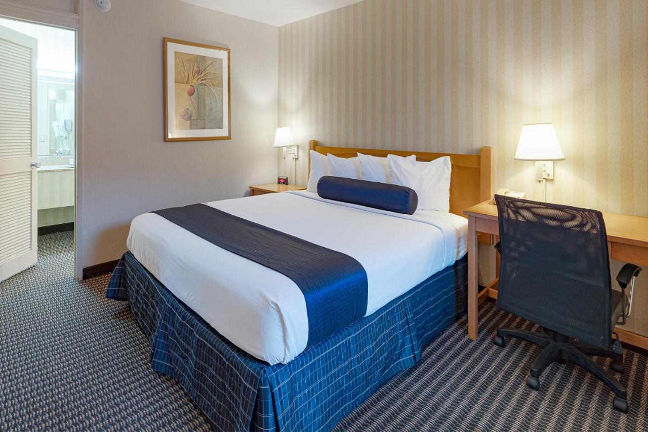 Queen Room - Non-Smoking at Travelodge by Wyndham Palm Springs