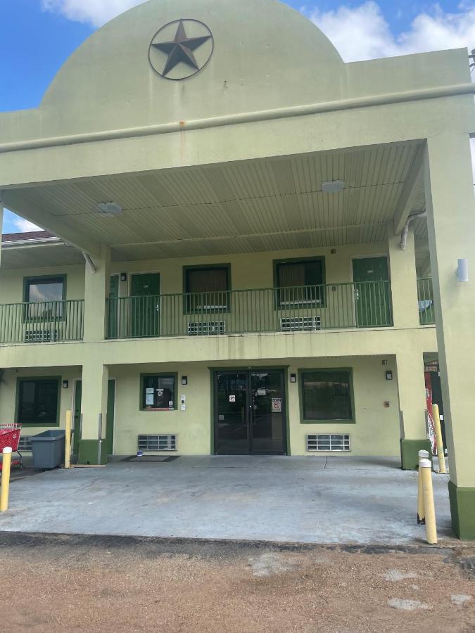  | Mustang inn