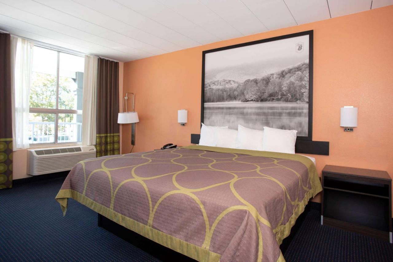 | Super 8 by Wyndham Black Mountain