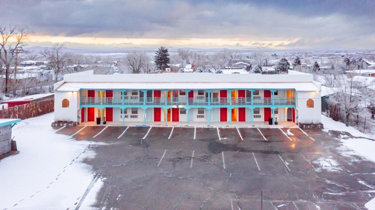 | Taos Motor Lodge