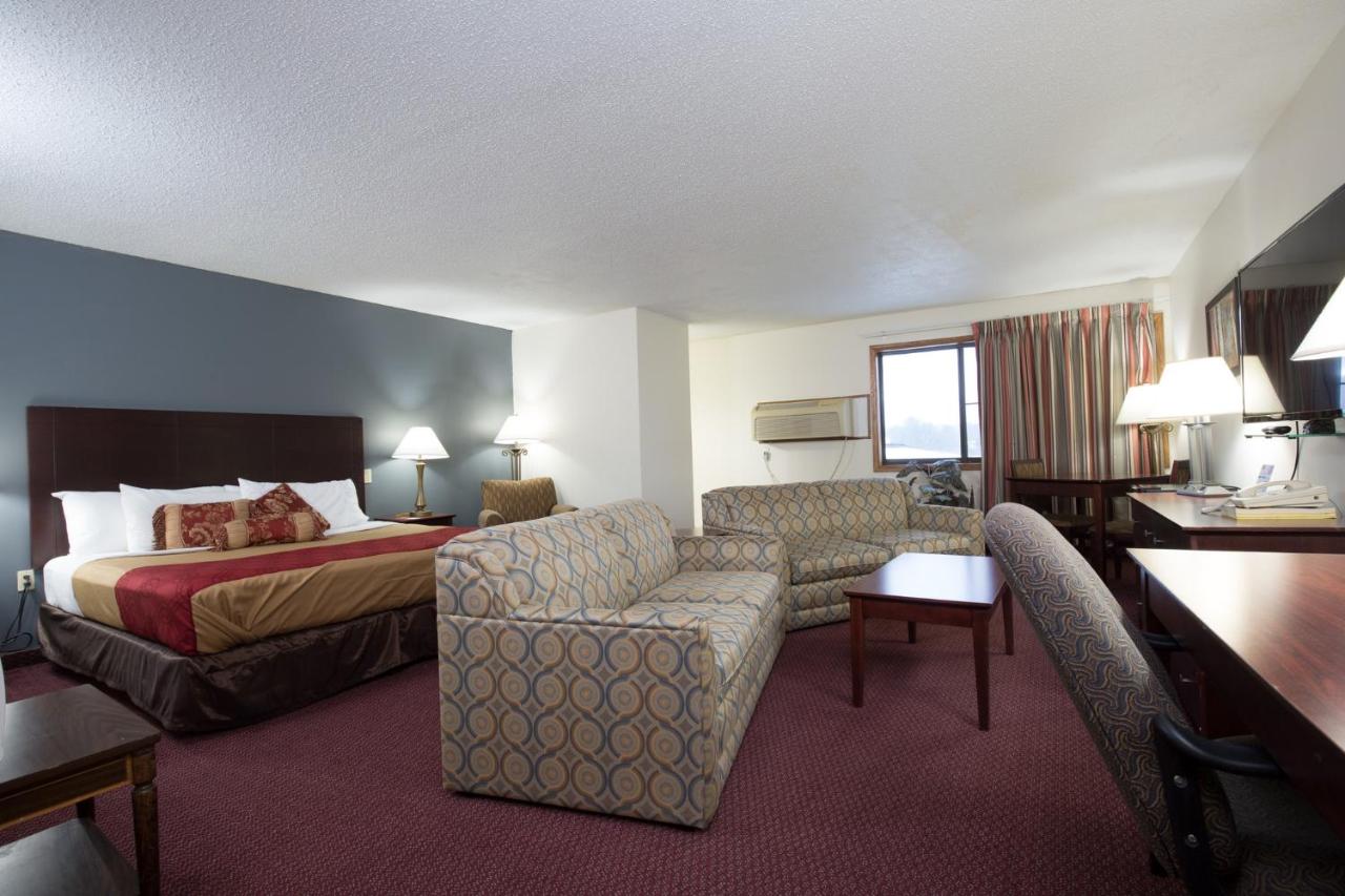 King Suite - Non-Smoking at Travelodge by Wyndham Merrill