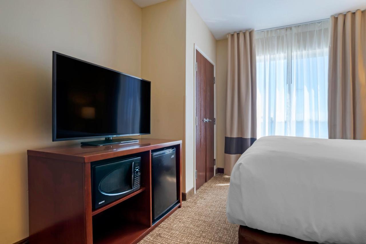 King Suite at Comfort Suites Foley