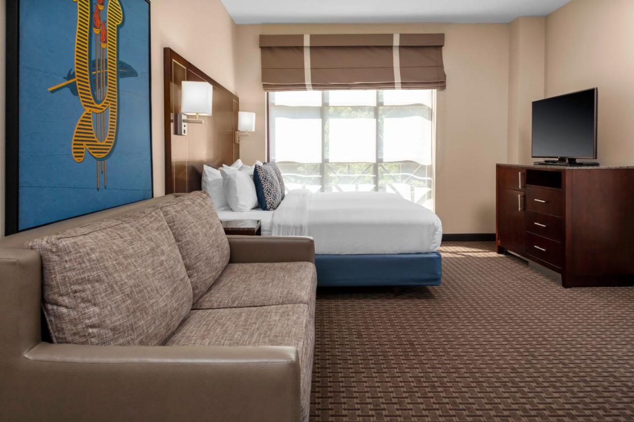 King Room with Sofa Bed at New Haven Hotel