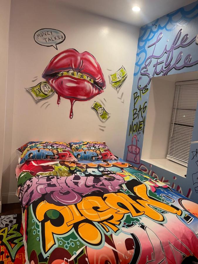 | Art Deco Graffiti Suite