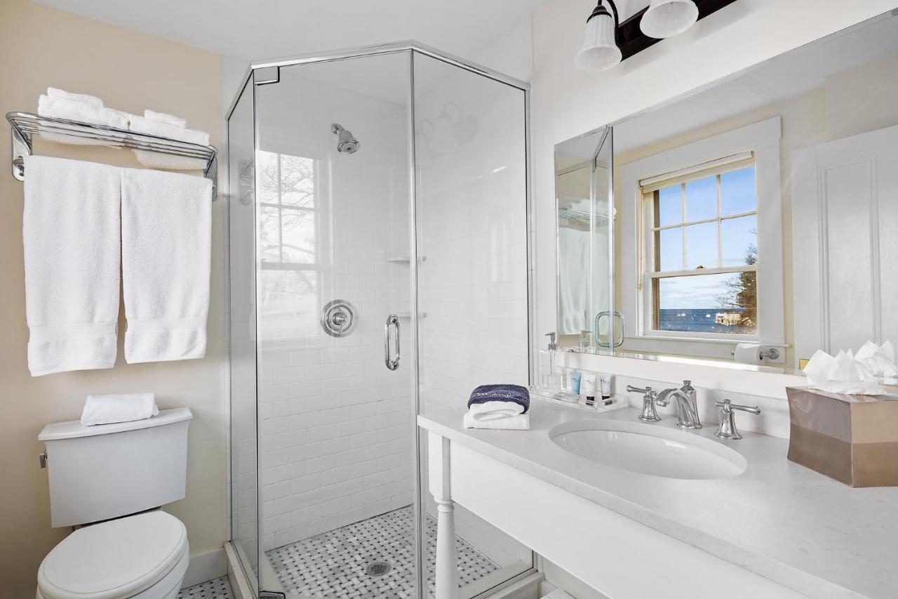 Queen Suite with Sea View at East Wind Inn on the Water