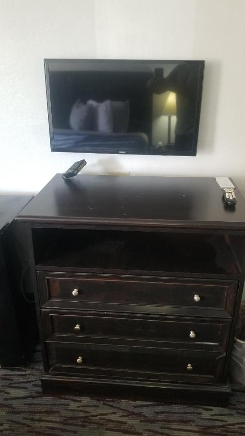 | Executive Inn Stillwater