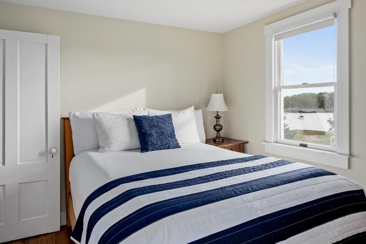 Apartment with Sea View at East Wind Inn on the Water