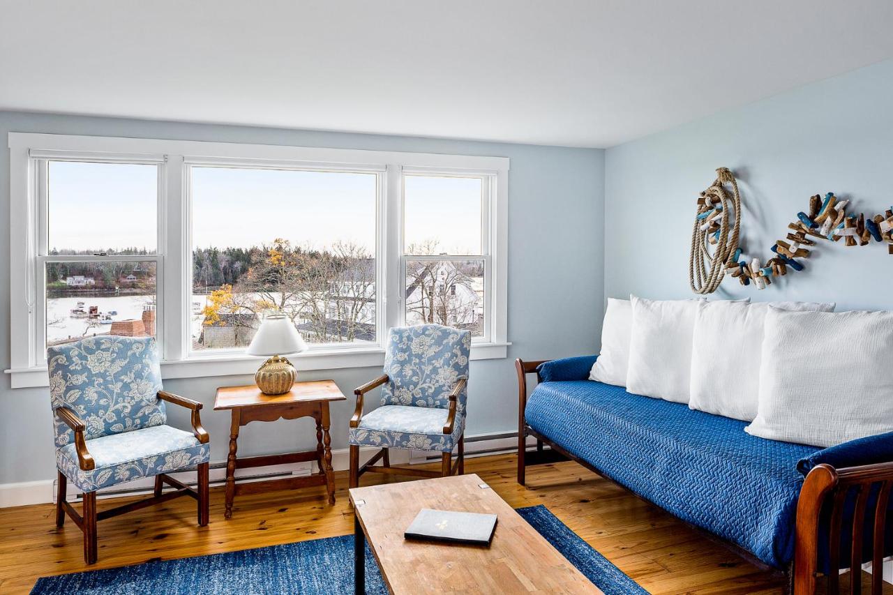 Apartment with Sea View at East Wind Inn on the Water