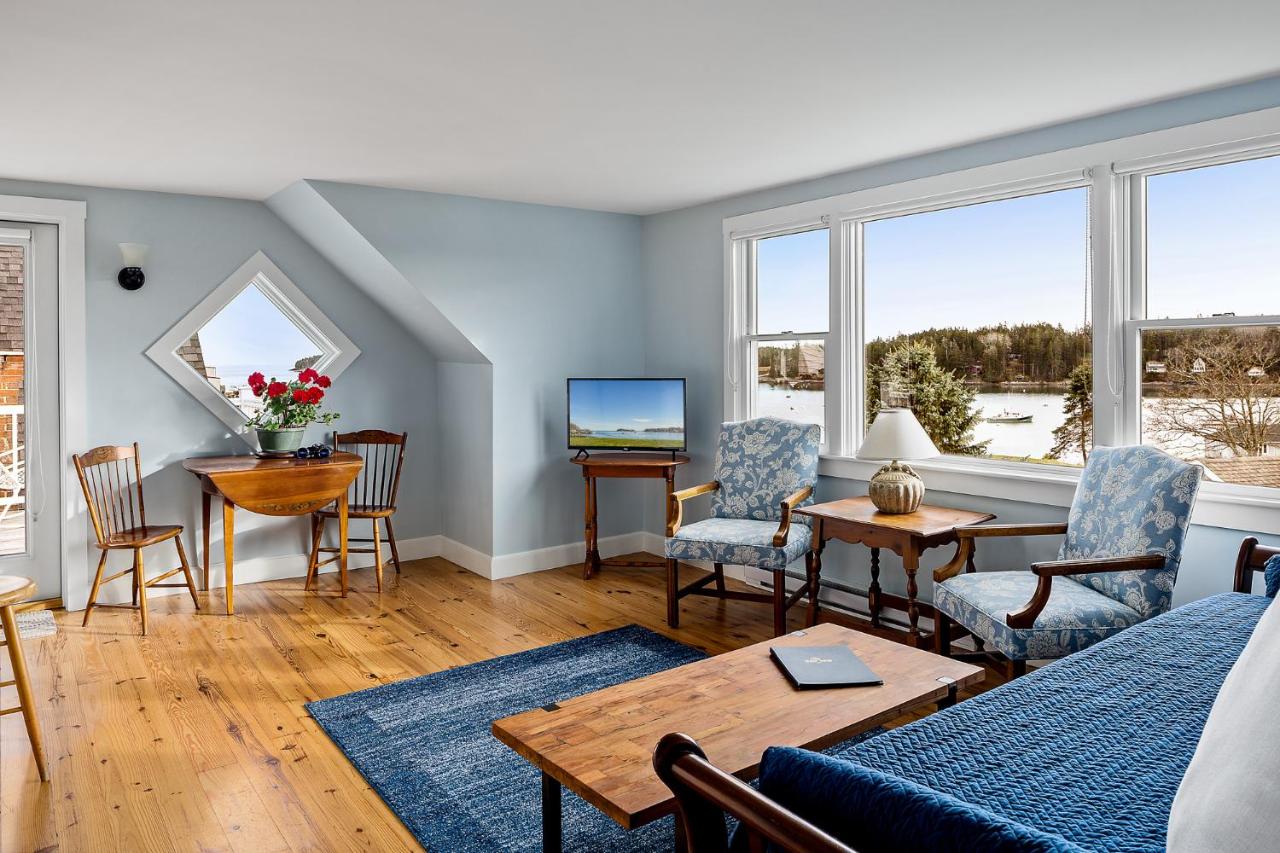 Apartment with Sea View at East Wind Inn on the Water