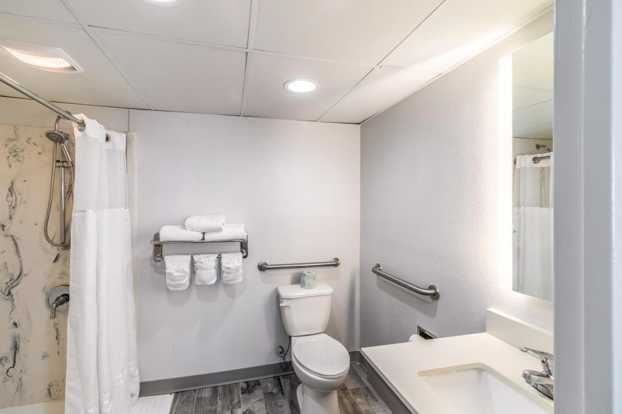 | The Inn at Pine Knoll Shores