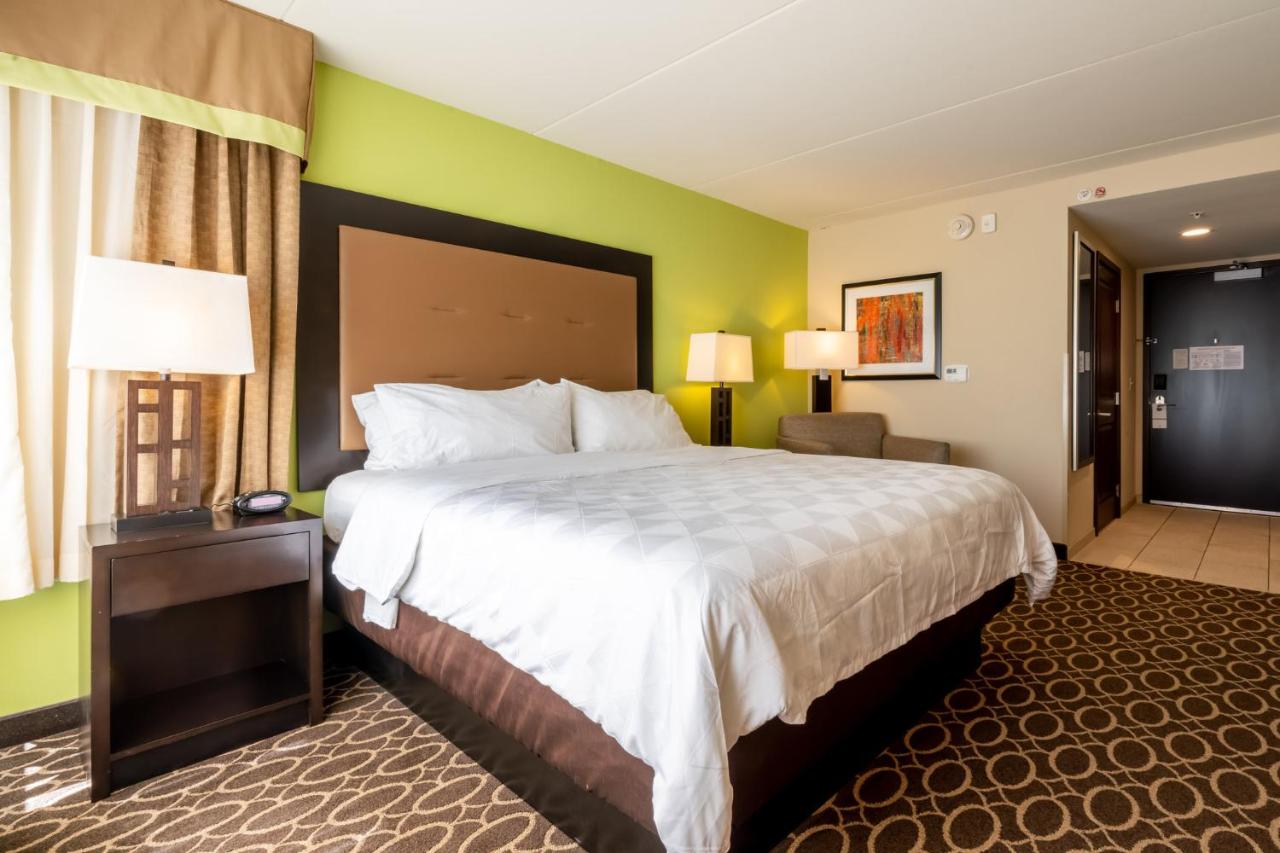 King Room at Holiday Inn Murfreesboro, an IHG Hotel