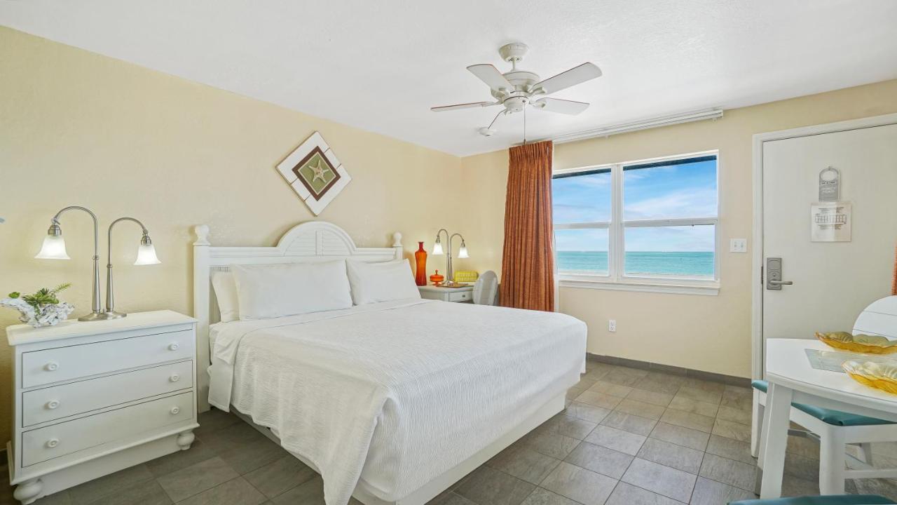 Deluxe King Room Ocean View at Glunz Ocean Beach Hotel & Resort