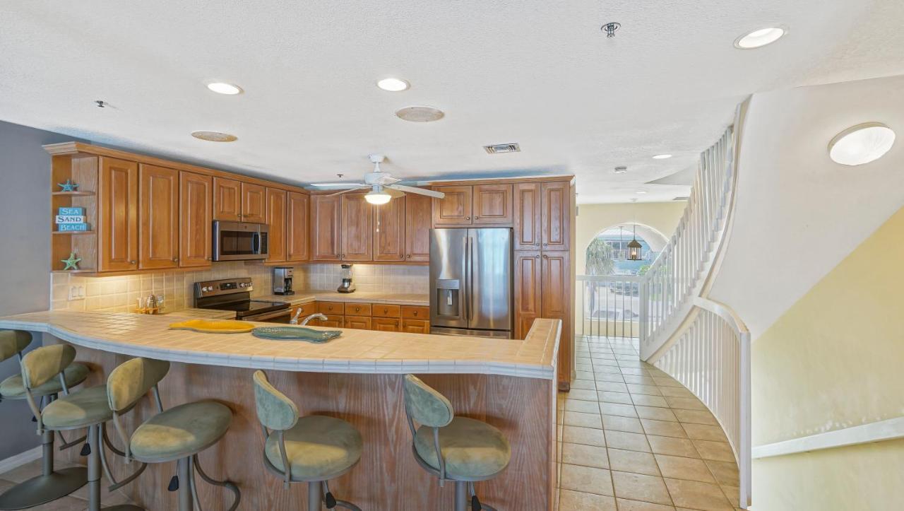 Oceanfront Three-Bedroom Villa at Glunz Ocean Beach Hotel & Resort
