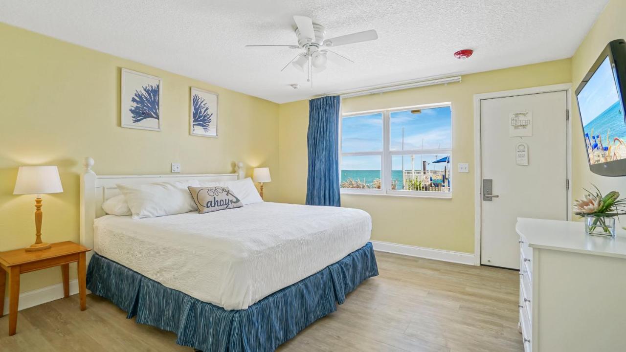 Deluxe King Room Ocean View at Glunz Ocean Beach Hotel & Resort