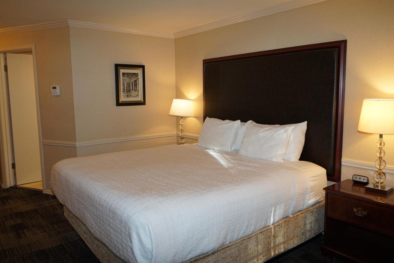 King Room - Non-Smoking at Wingate by Wyndham Bellingham Heritage Inn