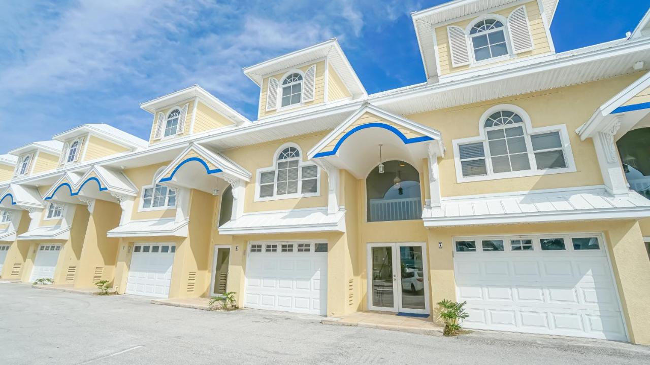 Oceanfront Three-Bedroom Villa at Glunz Ocean Beach Hotel & Resort