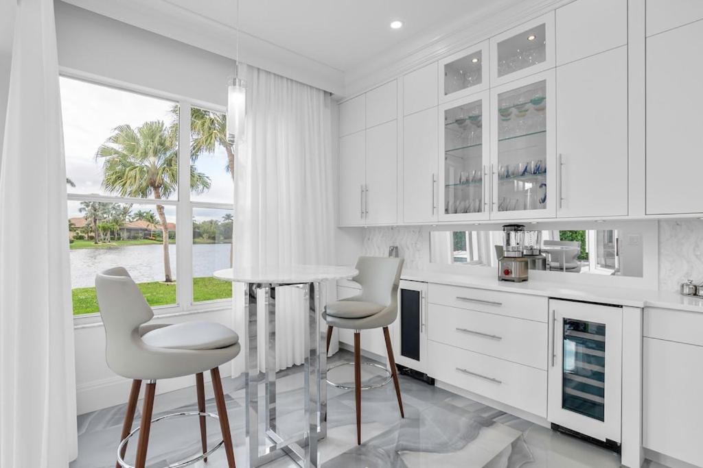  | The White House--Luxurious Lakefront Spanish Villa-4BR with pool, golf courses, 15 mins to beach