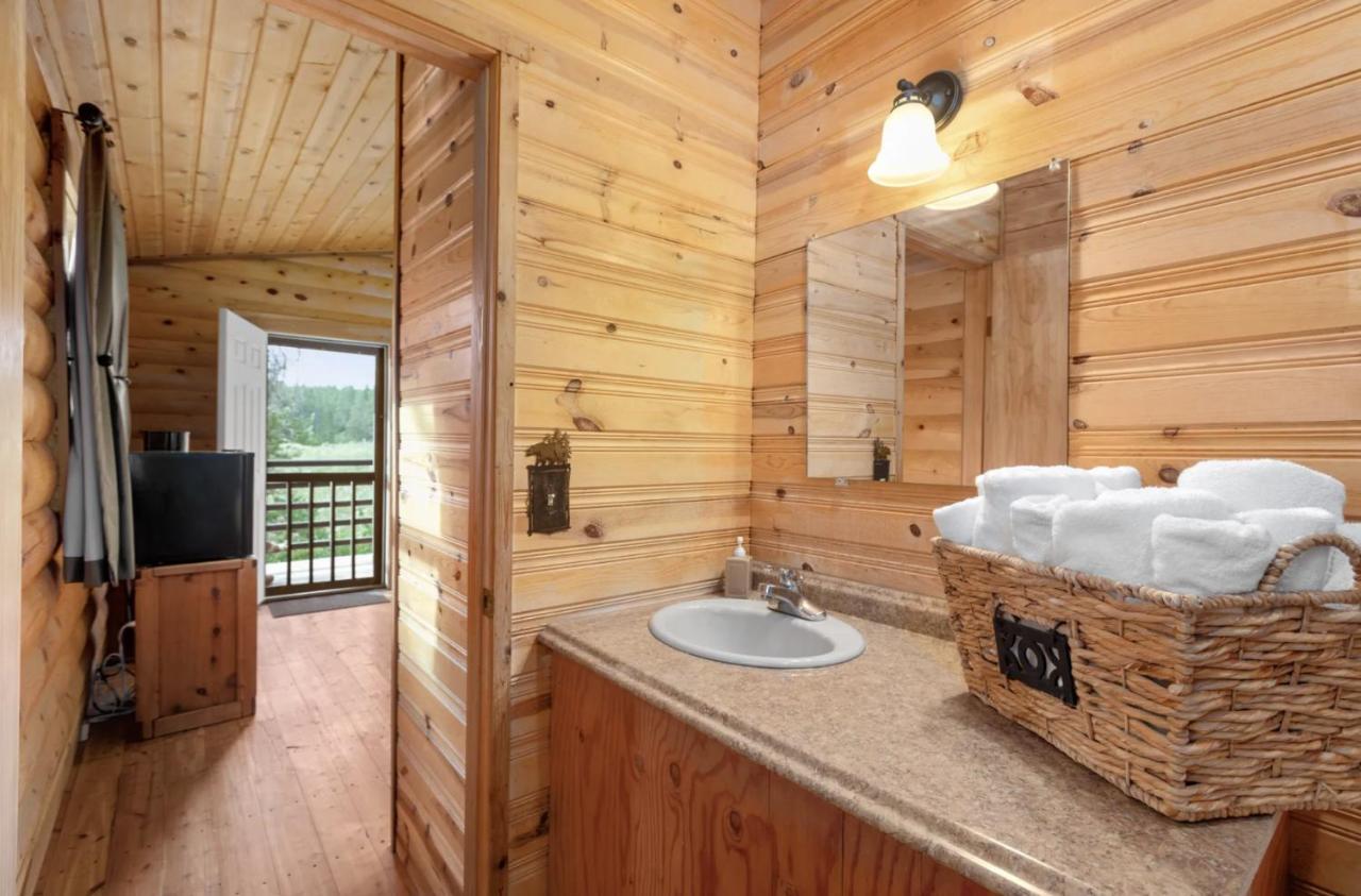 | Summit Mountain Lodge and Steakhouse