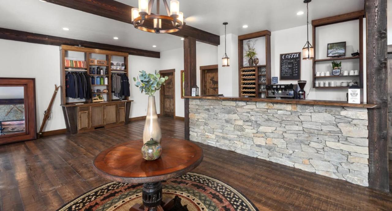 | Summit Mountain Lodge and Steakhouse