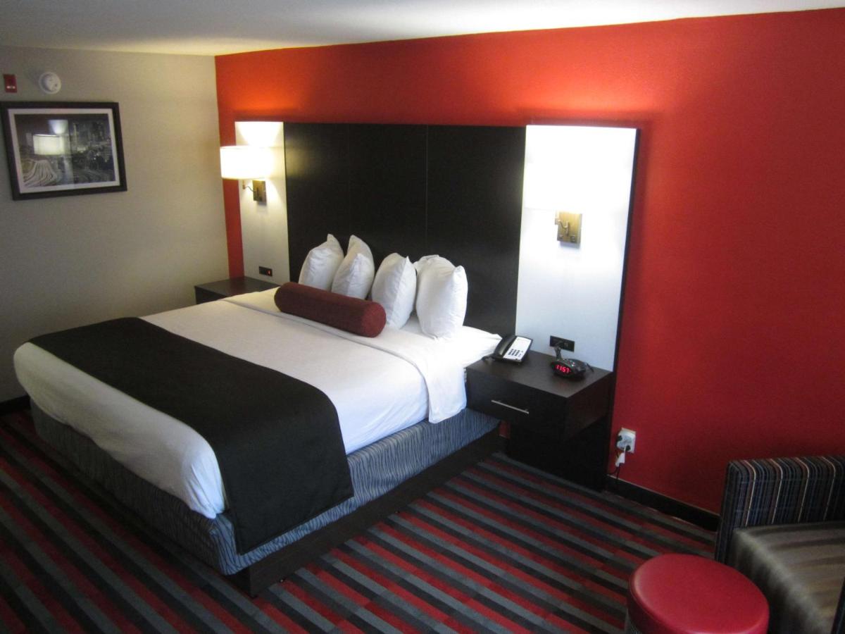 King Room - Disability Access/Non-Smoking at Comfort Inn & Suites Carrollton