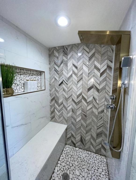 | Downtown 5,000 Sq Ft Historic Fletcher Place Home Sleeps 22!