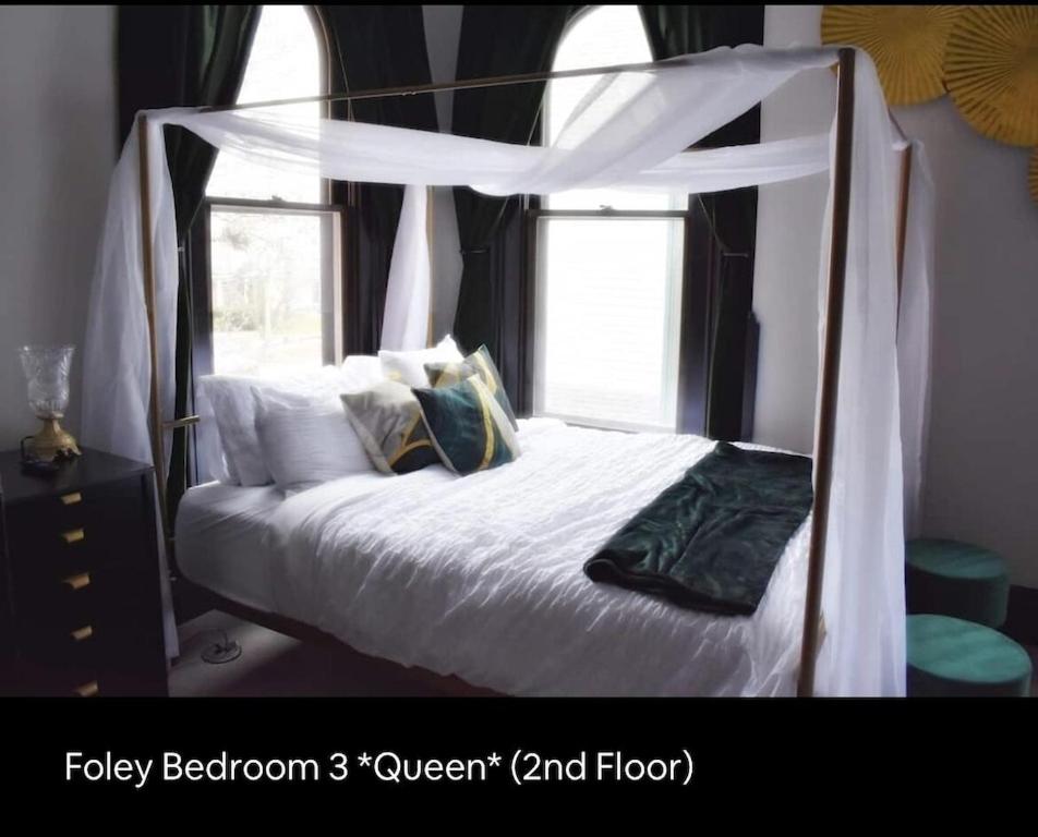 | Downtown 5,000 Sq Ft Historic Fletcher Place Home Sleeps 22!