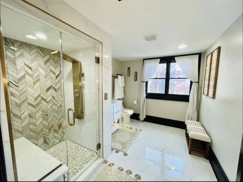  | Downtown 5,000 Sq Ft Historic Fletcher Place Home Sleeps 22!