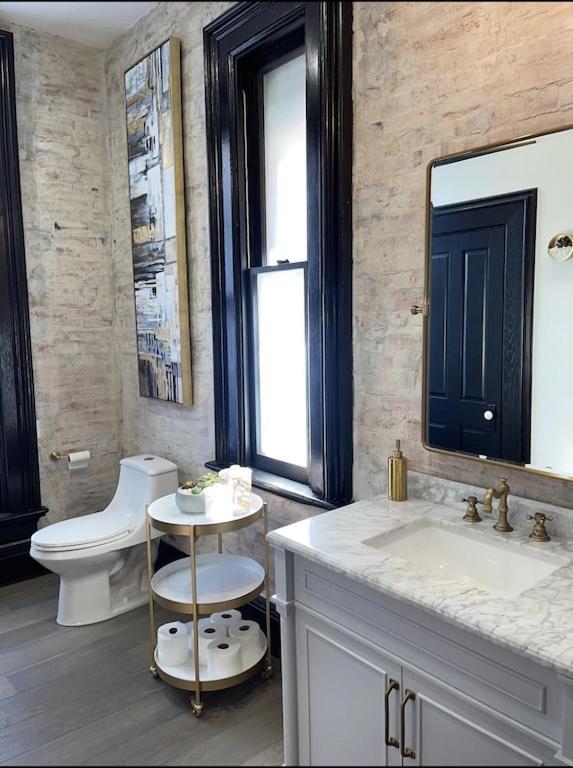 | Downtown 5,000 Sq Ft Historic Fletcher Place Home Sleeps 22!