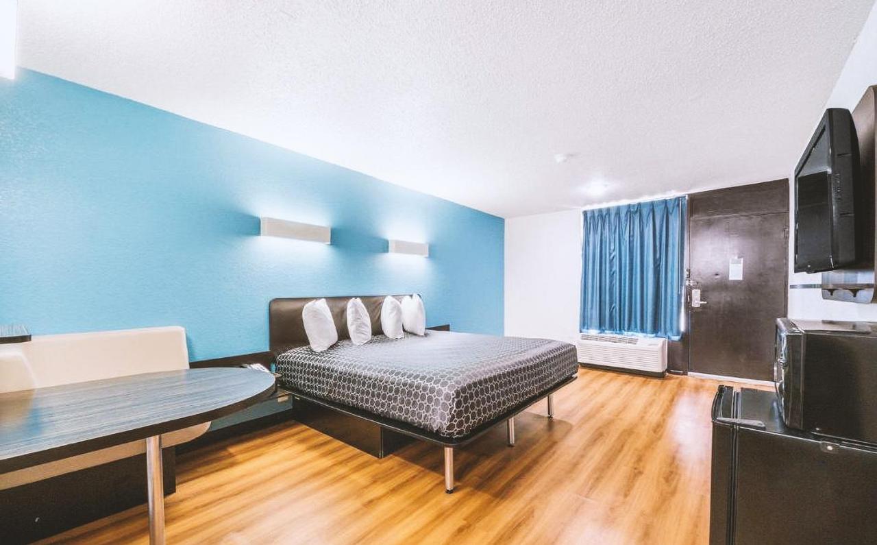  | Sky Palace Inn & Suites By Jasper Beeville