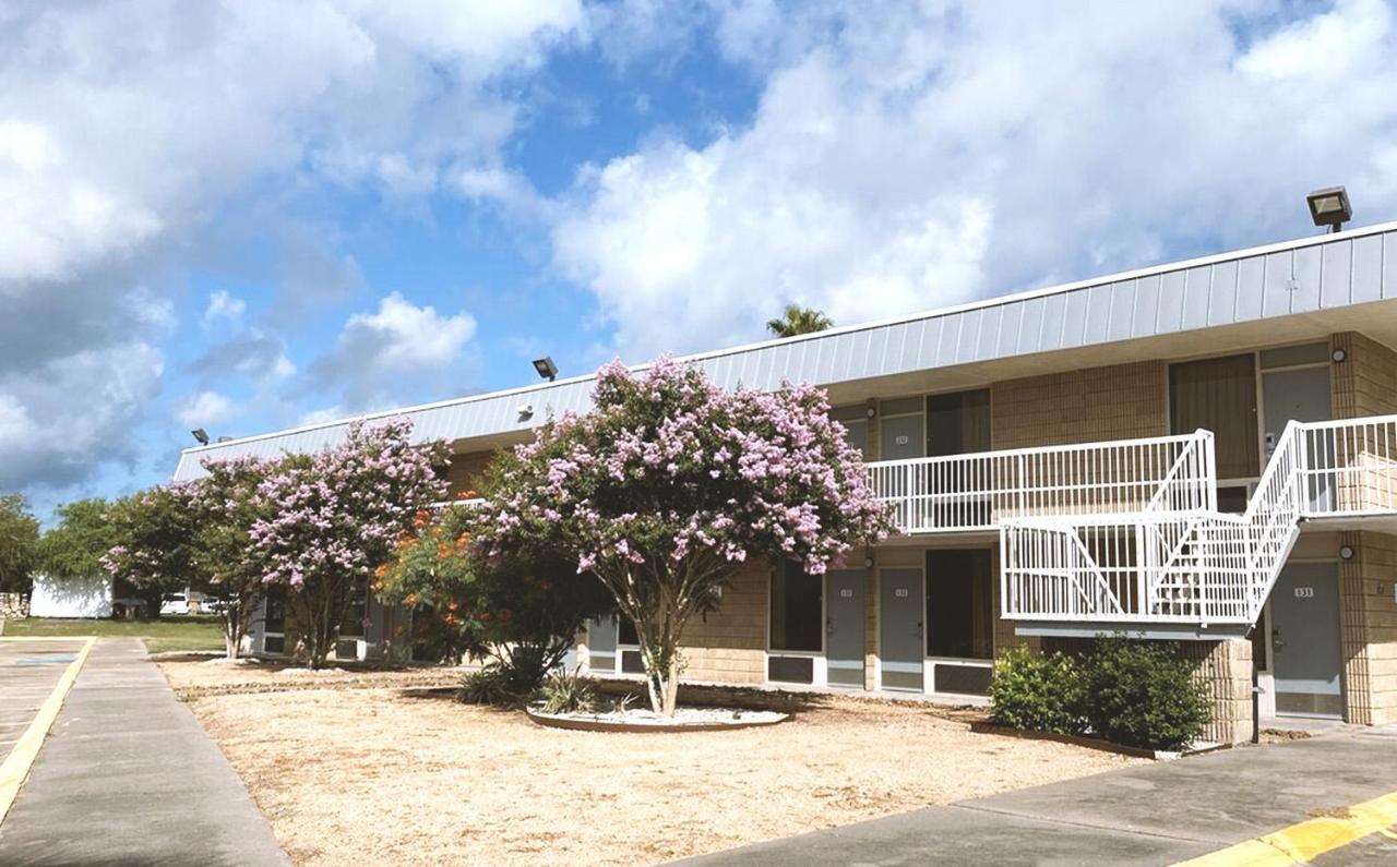 | Sky Palace Inn & Suites By Jasper Beeville