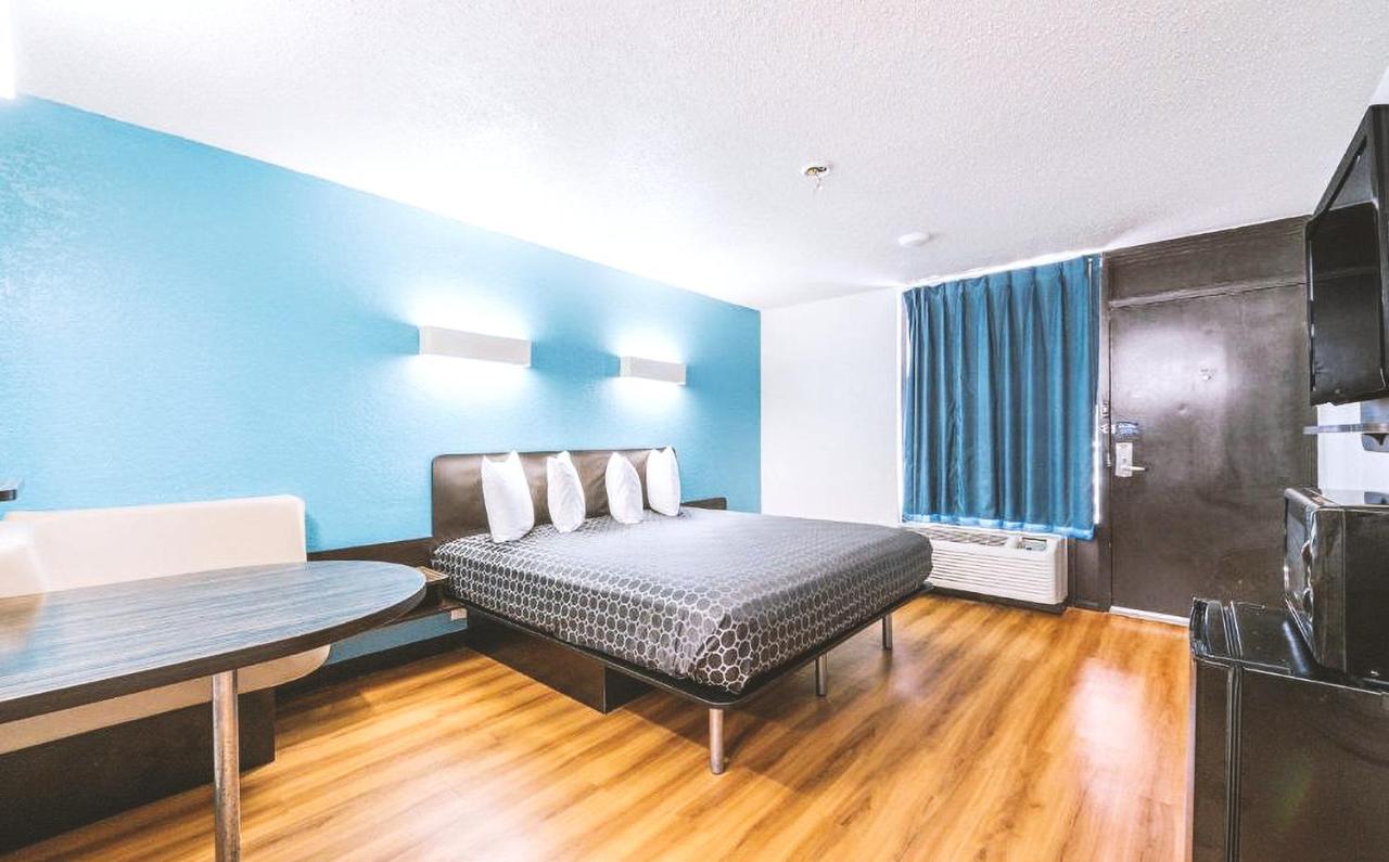  | Sky Palace Inn & Suites By Jasper Beeville