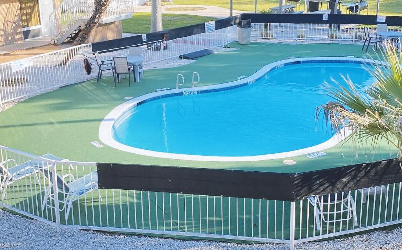  | Sky Palace Inn & Suites By Jasper Beeville